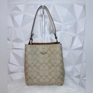💲Coach Beige and Cream Signature Shoulder Bag